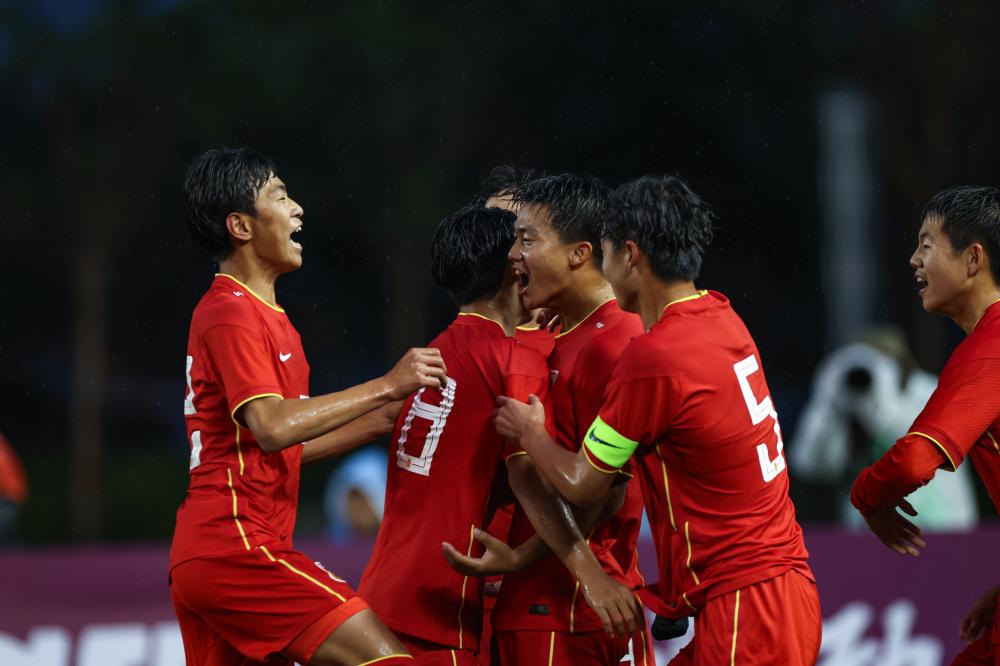 篮球勇士核心三分11投9中，全场手感火热