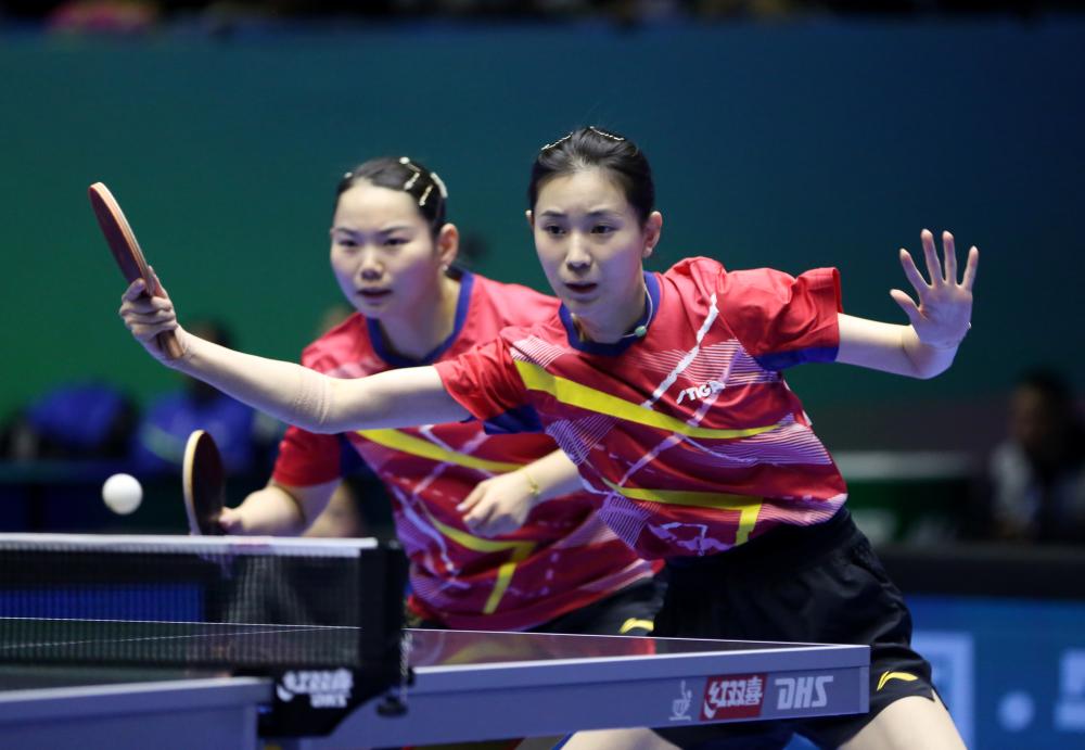 图片报：西蒙斯因抱怨颈痛缺席昨日合练，很可能缺战今日比赛