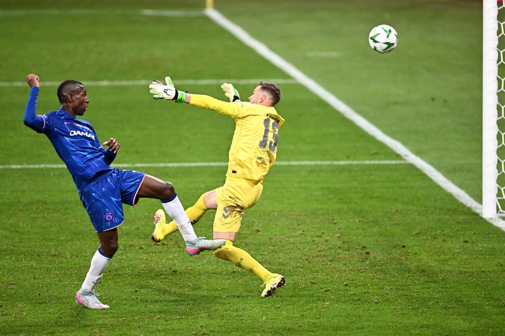 皇马右后卫告急！哈维·阿隆索面临五大选择，巴尔韦德成最佳替身