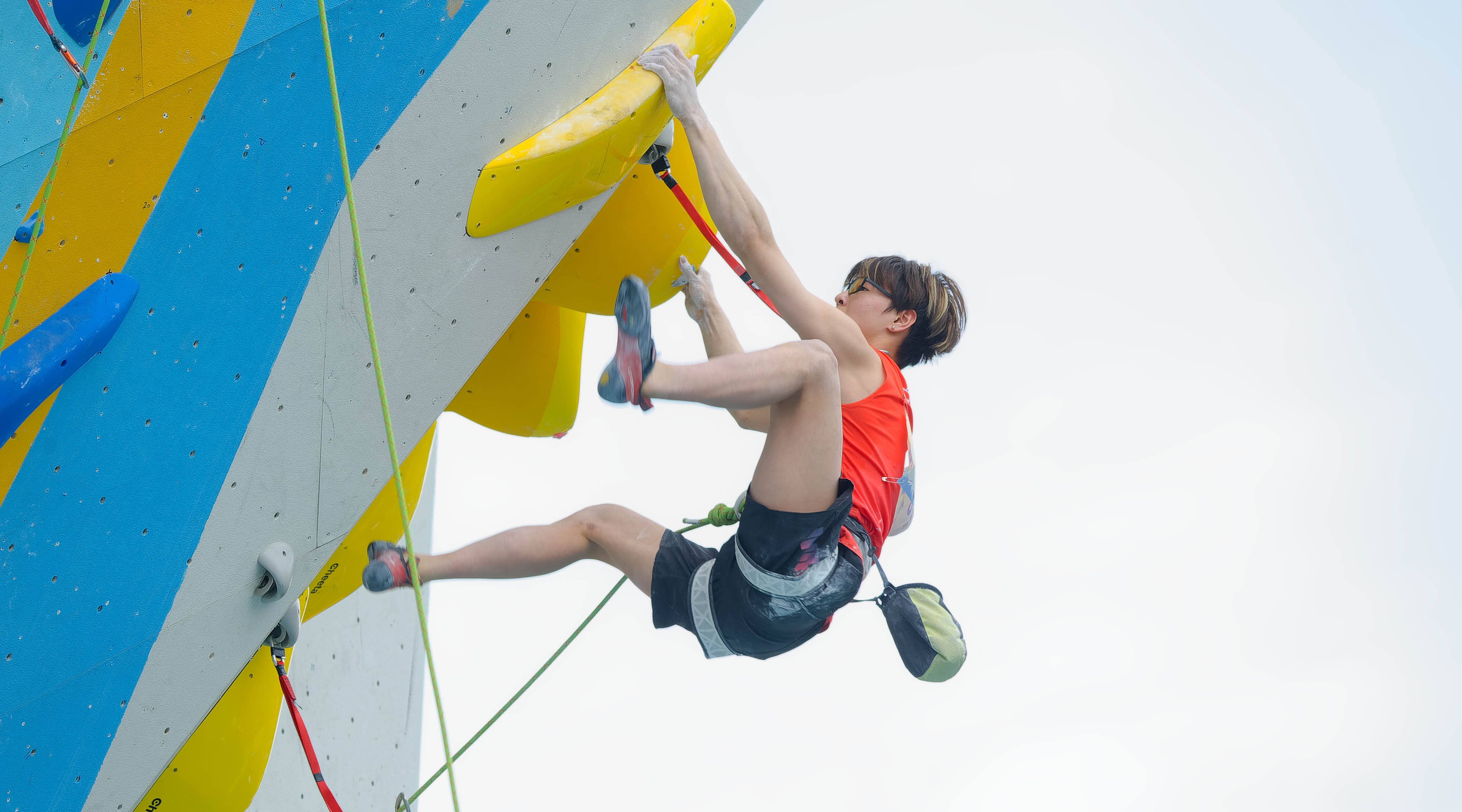 艾顿是湖人队史首位100%命中率0失误且砍两双的首发球员